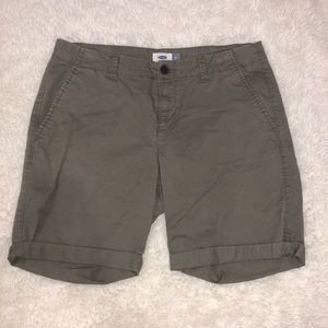 Old Navy Bermuda roll up shorts